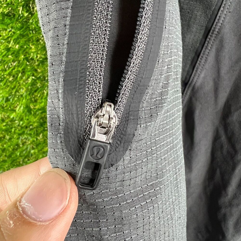 Lululemon Shorts Mens 30 x 8 L Black Unlined 8" Active Fitness Running - Picture 6 of 9